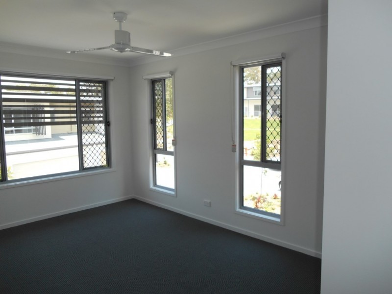 Unit 1/37 Witheren Circuit, Pacific Pines QLD 4211