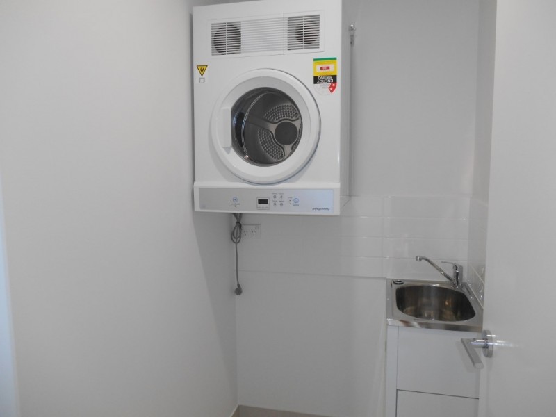 Unit 1/37 Witheren Circuit, Pacific Pines QLD 4211