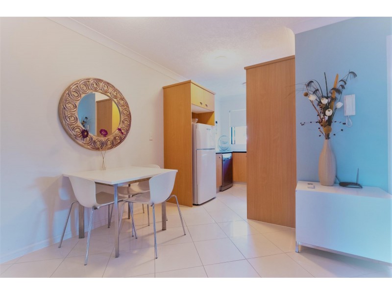 6/10-12 Darrambal Street, Chevron Island QLD 4217