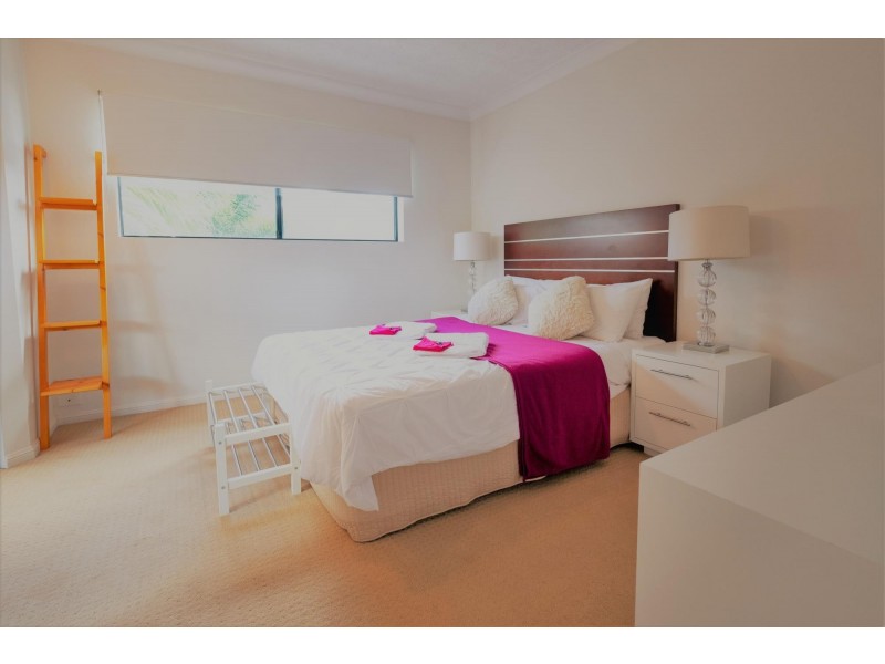 6/10-12 Darrambal Street, Chevron Island QLD 4217