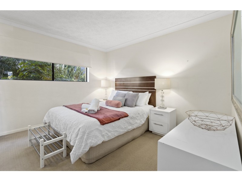 6/10-12 Darrambal Street, Chevron Island QLD 4217