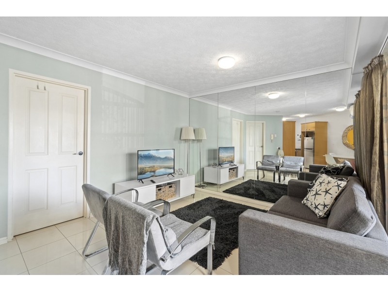 6/10-12 Darrambal Street, Chevron Island QLD 4217