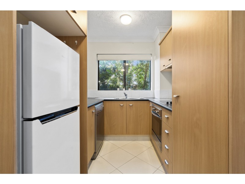 6/10-12 Darrambal Street, Chevron Island QLD 4217