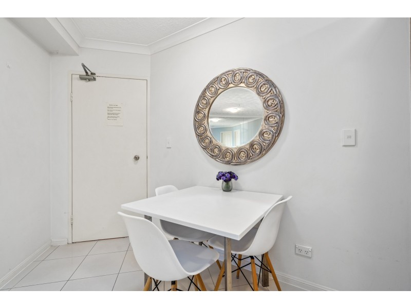 6/10-12 Darrambal Street, Chevron Island QLD 4217