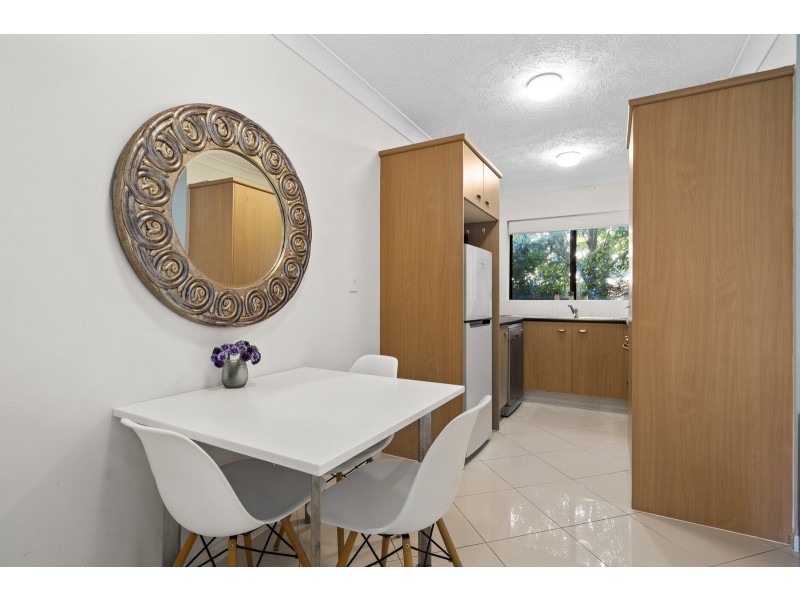 6/10-12 Darrambal Street, Chevron Island QLD 4217