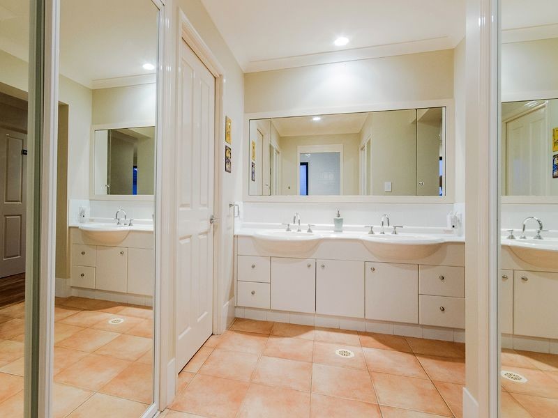 22 Kuranda Drive, Robina QLD 4226