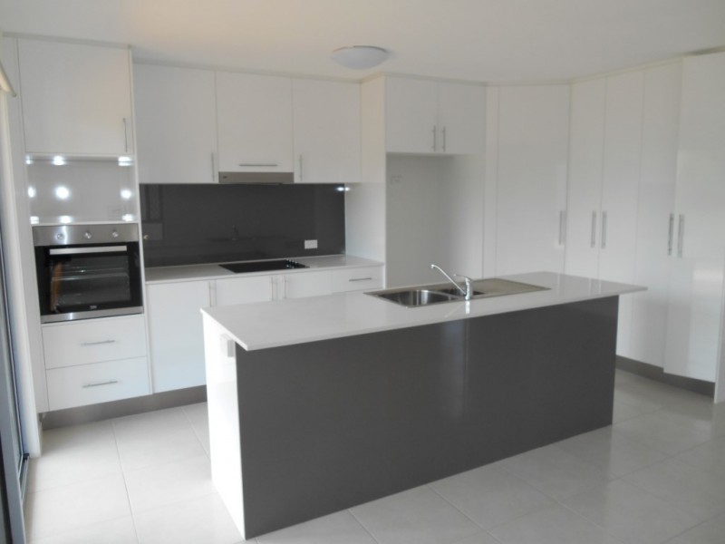 Unit 28/37 Witheren Circuit, Pacific Pines QLD 4211