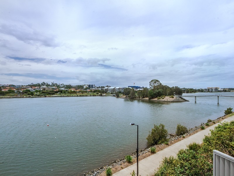 4/15 South Bay Drive, Varsity Lakes QLD 4227