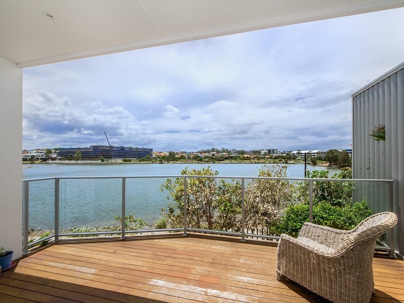 4/15 South Bay Drive, Varsity Lakes QLD 4227