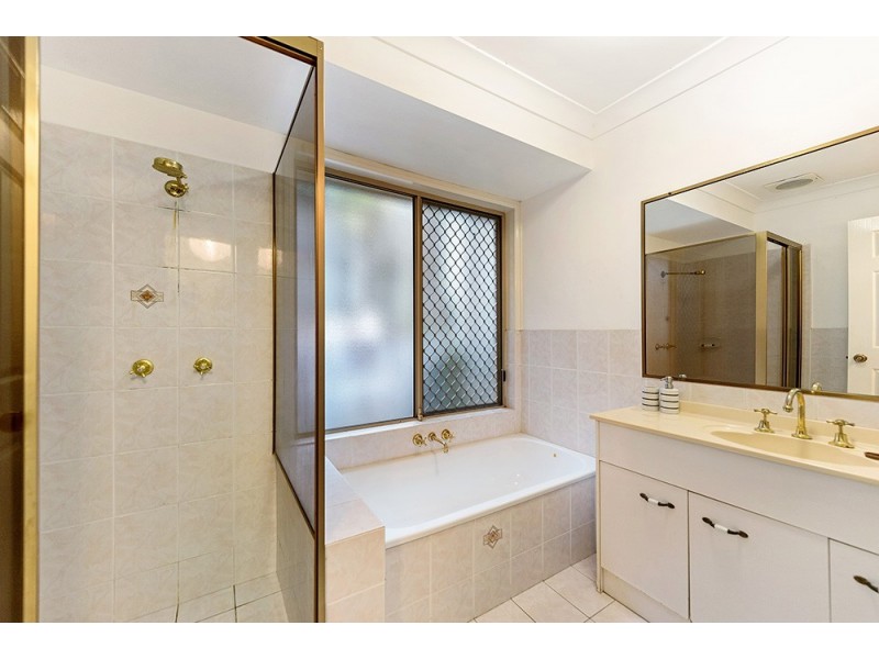 5 Trinity Place, Robina QLD 4226