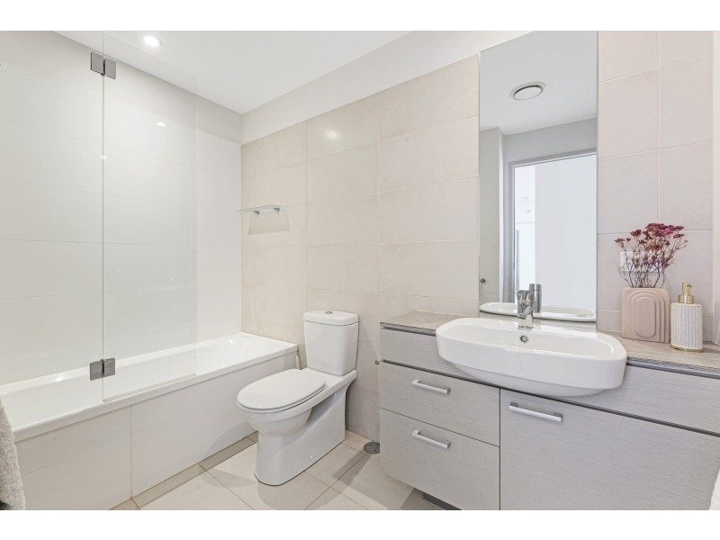 37/38 Riverwalk Avenue, Robina QLD 4226