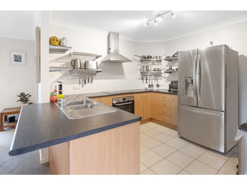 2/20 Orlando Court, Highland Park QLD 4211