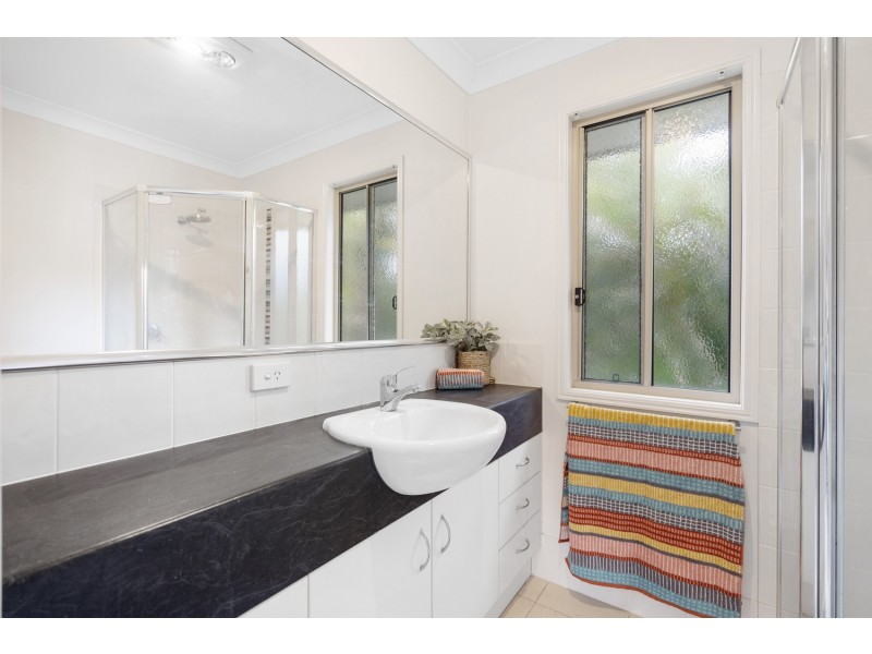 2/20 Orlando Court, Highland Park QLD 4211