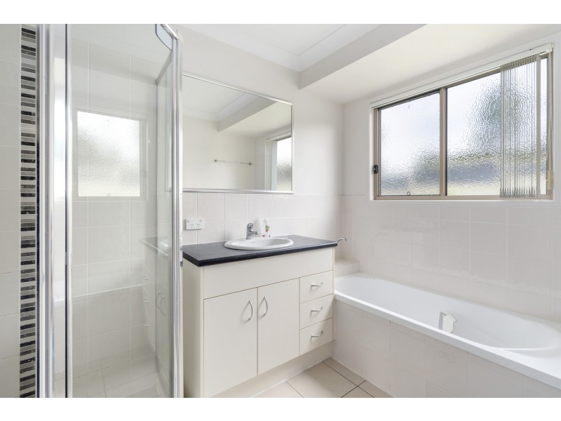 2/20 Orlando Court, Highland Park QLD 4211