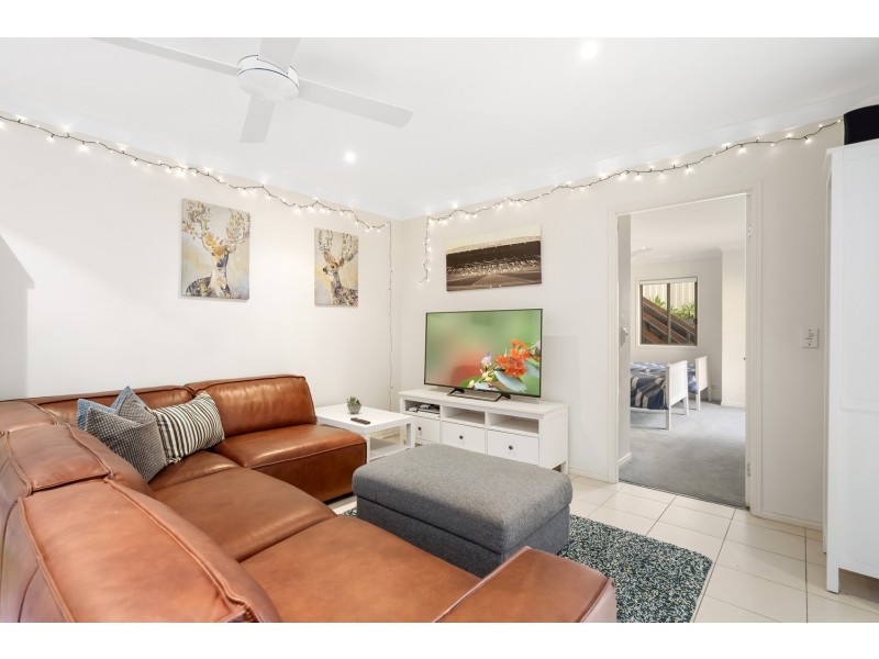 2/20 Orlando Court, Highland Park QLD 4211