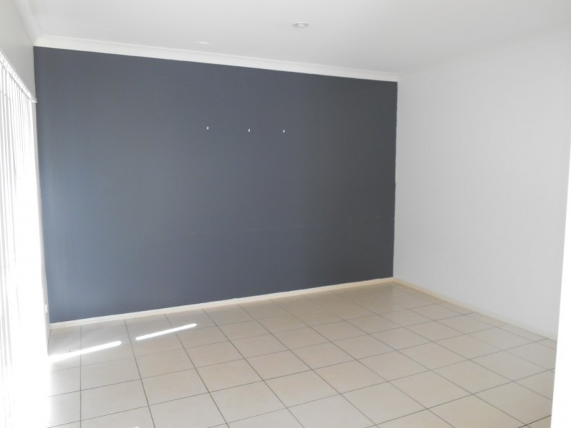 121 Bayswater Avenue, Varsity Lakes QLD 4227
