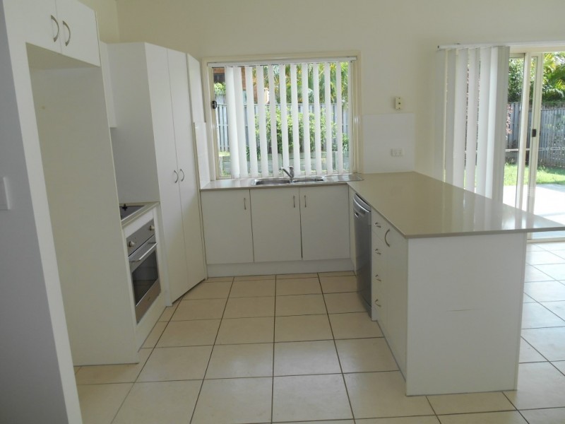 121 Bayswater Avenue, Varsity Lakes QLD 4227