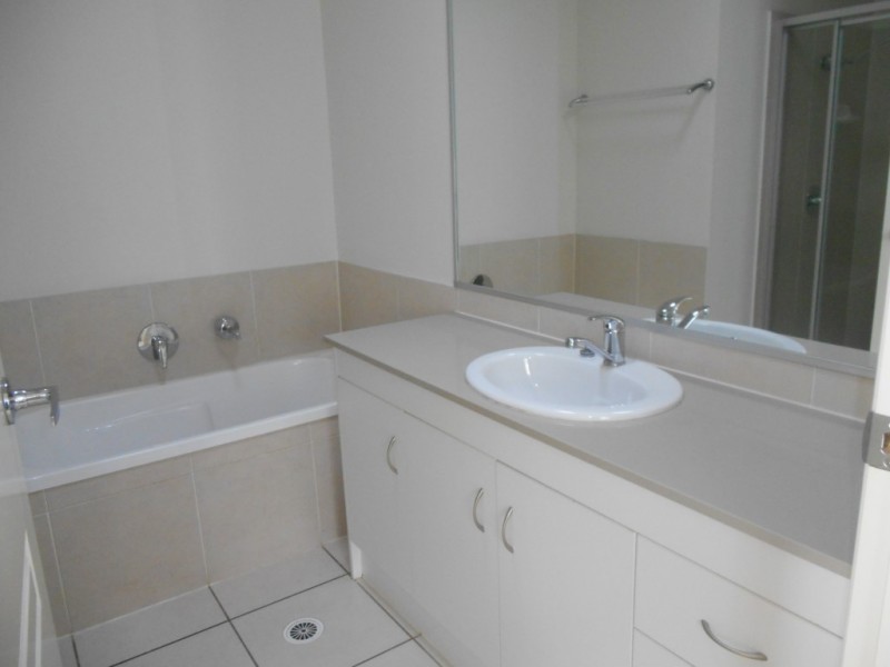121 Bayswater Avenue, Varsity Lakes QLD 4227