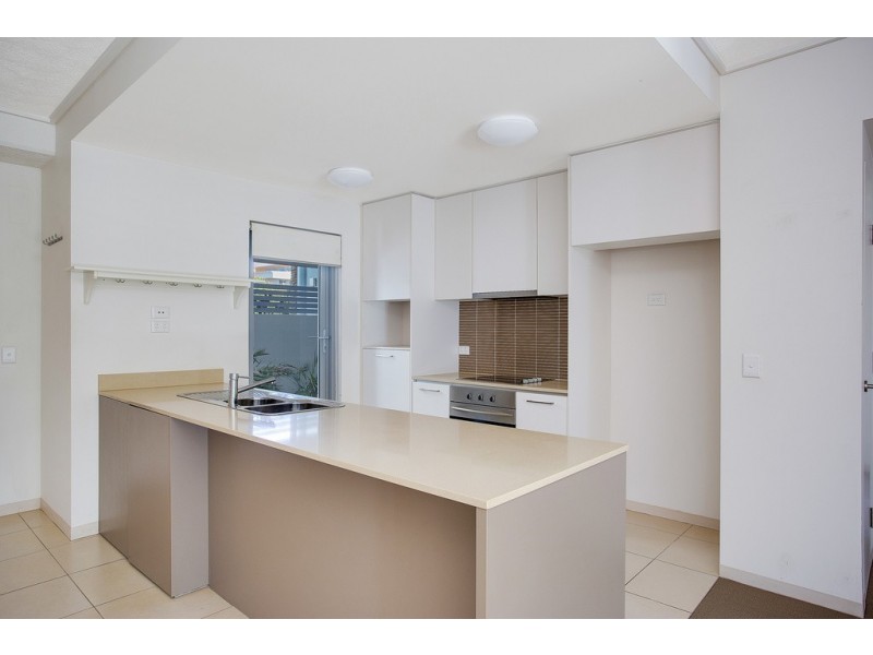 Unit 415/64 Sickle Avenue, Hope Island QLD 4212