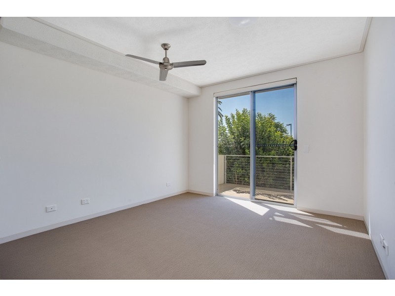 Unit 415/64 Sickle Avenue, Hope Island QLD 4212