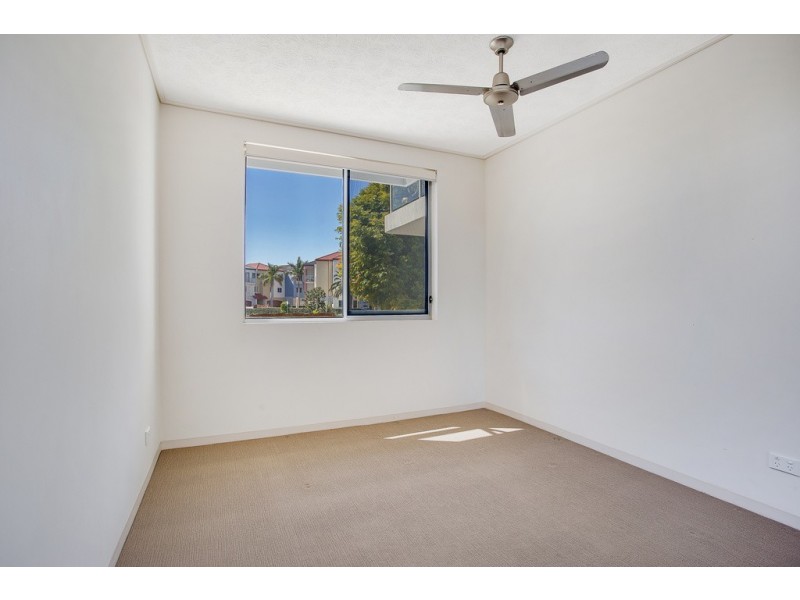 Unit 415/64 Sickle Avenue, Hope Island QLD 4212