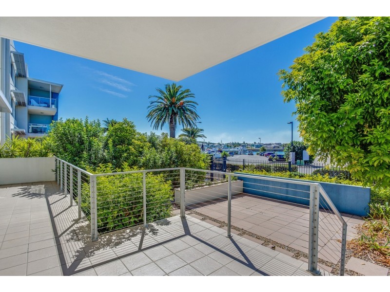Unit 415/64 Sickle Avenue, Hope Island QLD 4212