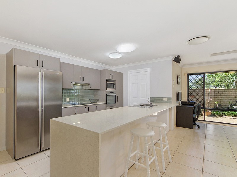2/5 Abbeytree Court, Robina QLD 4226