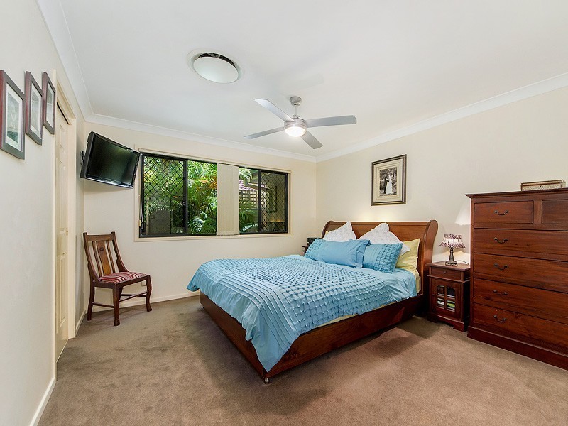 2/5 Abbeytree Court, Robina QLD 4226