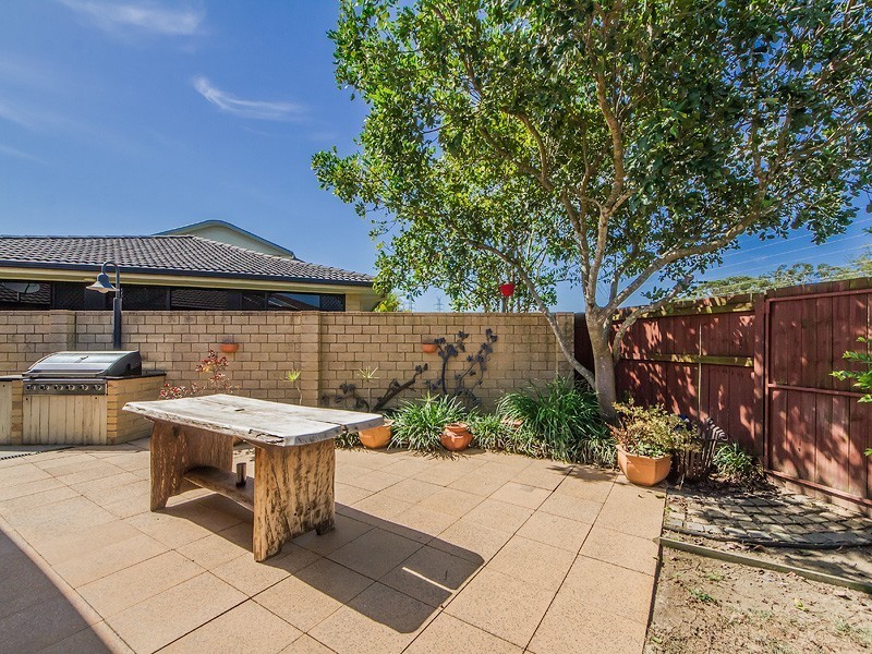 2/5 Abbeytree Court, Robina QLD 4226