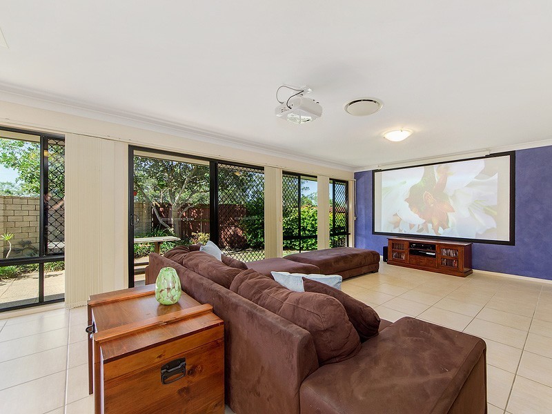 2/5 Abbeytree Court, Robina QLD 4226