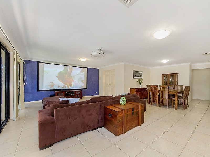 2/5 Abbeytree Court, Robina QLD 4226
