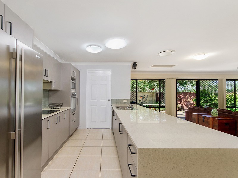 2/5 Abbeytree Court, Robina QLD 4226