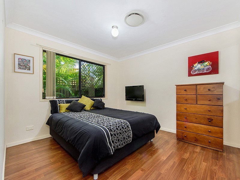 2/5 Abbeytree Court, Robina QLD 4226