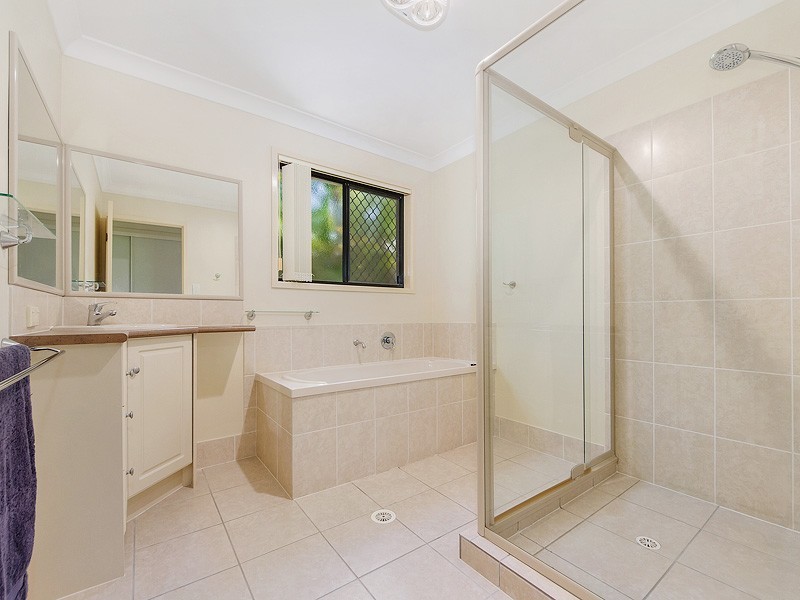 2/5 Abbeytree Court, Robina QLD 4226