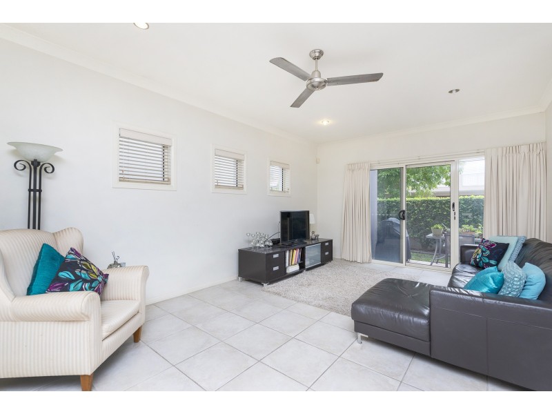 1/2 Andorra Place, Varsity Lakes QLD 4227