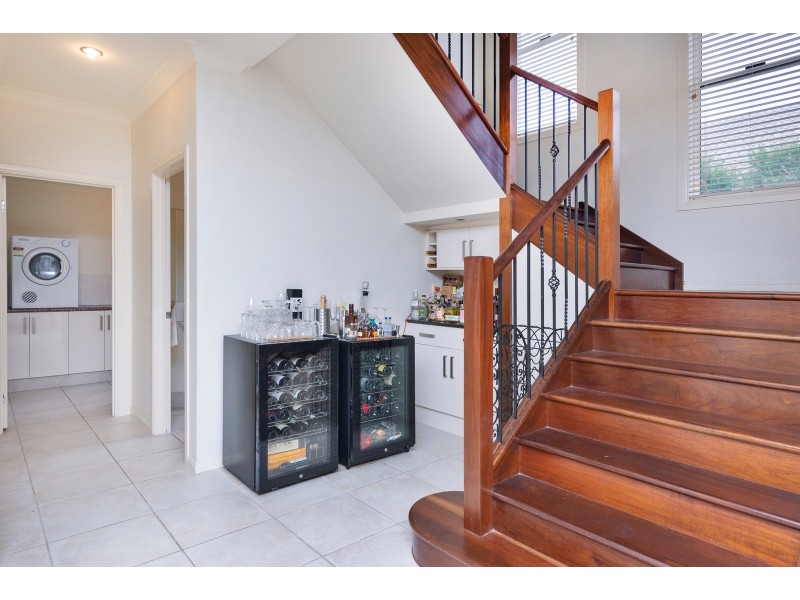 1/2 Andorra Place, Varsity Lakes QLD 4227