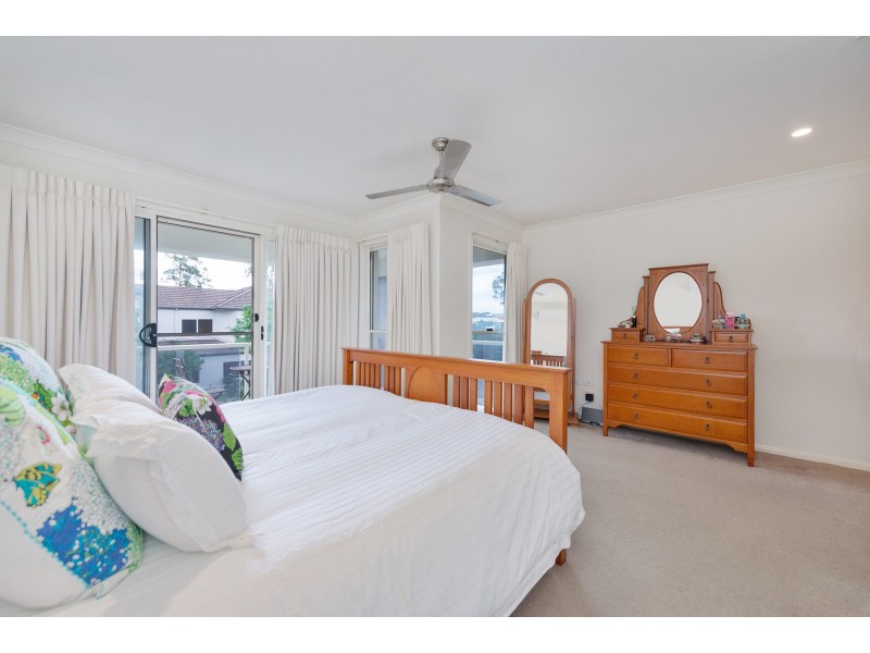 1/2 Andorra Place, Varsity Lakes QLD 4227