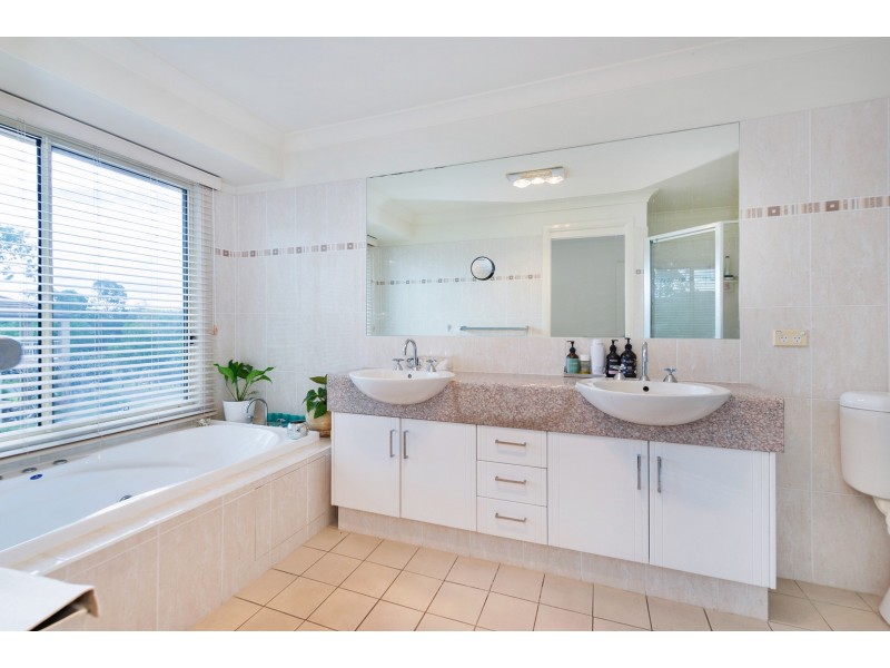 1/2 Andorra Place, Varsity Lakes QLD 4227