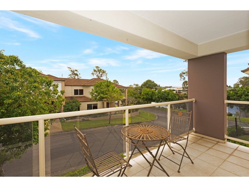 1/2 Andorra Place, Varsity Lakes QLD 4227