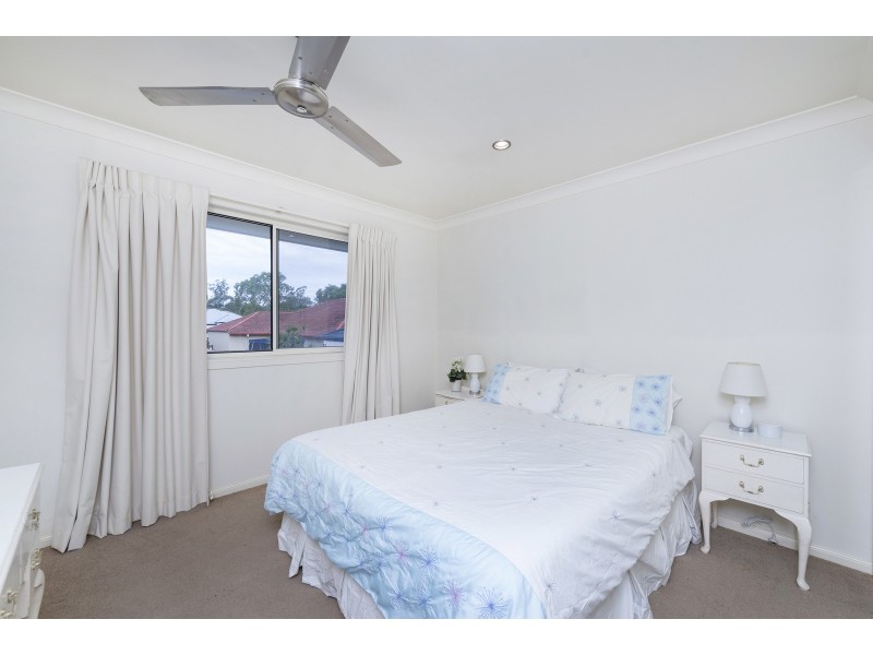 1/2 Andorra Place, Varsity Lakes QLD 4227