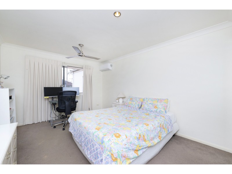 1/2 Andorra Place, Varsity Lakes QLD 4227