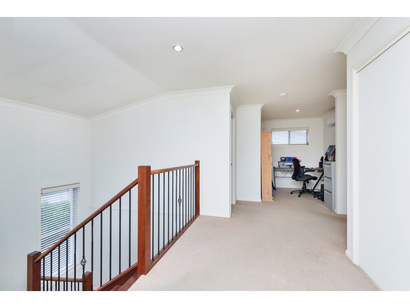 1/2 Andorra Place, Varsity Lakes QLD 4227