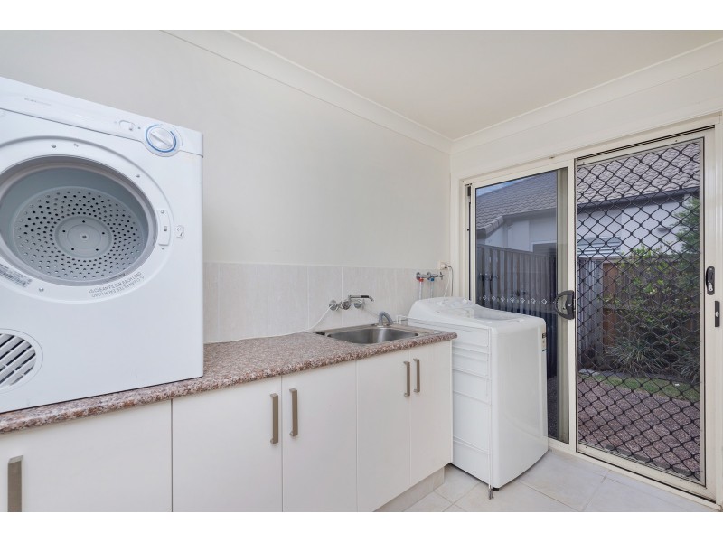 1/2 Andorra Place, Varsity Lakes QLD 4227