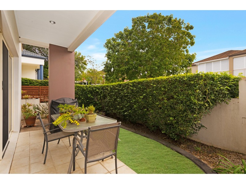 1/2 Andorra Place, Varsity Lakes QLD 4227
