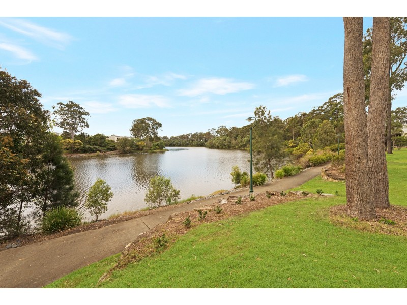 1/2 Andorra Place, Varsity Lakes QLD 4227