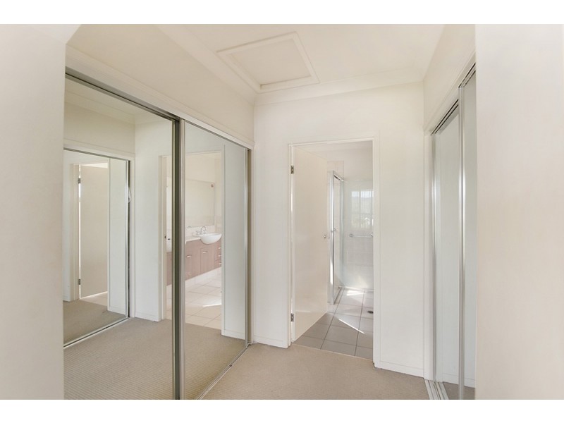 16/27 Ranier Crescent, Varsity Lakes QLD 4227