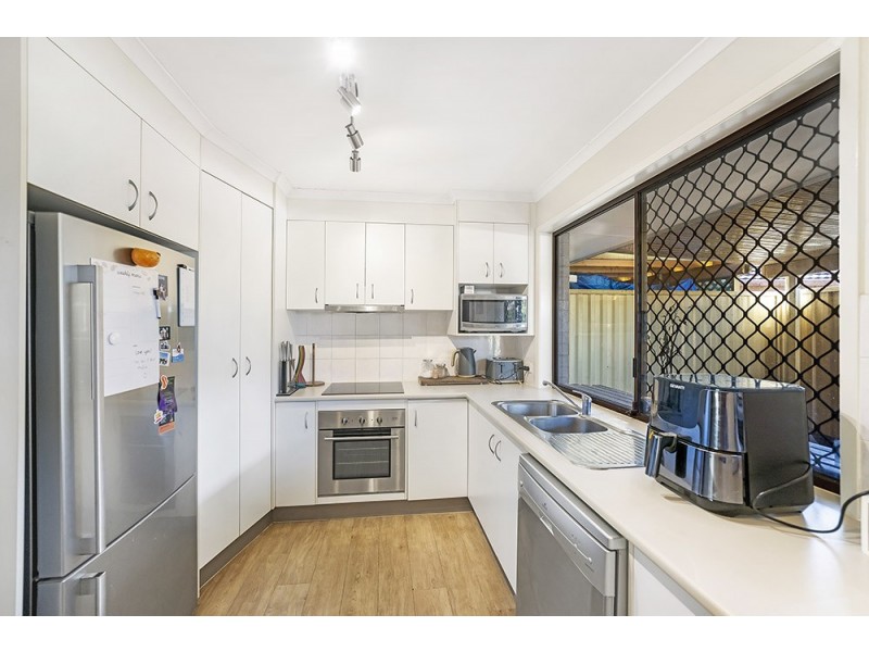 2/18 Stephenson Street, Labrador QLD 4215