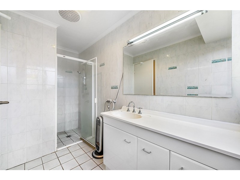 2/18 Stephenson Street, Labrador QLD 4215