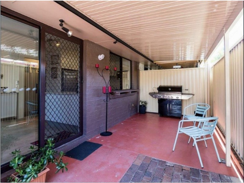 2/18 Stephenson Street, Labrador QLD 4215