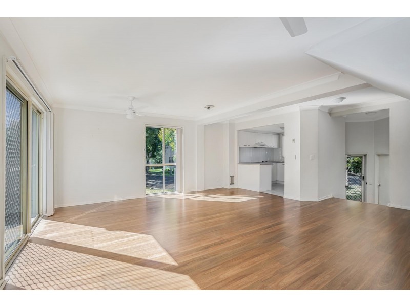 24/3 Arundel Drive, Arundel QLD 4214